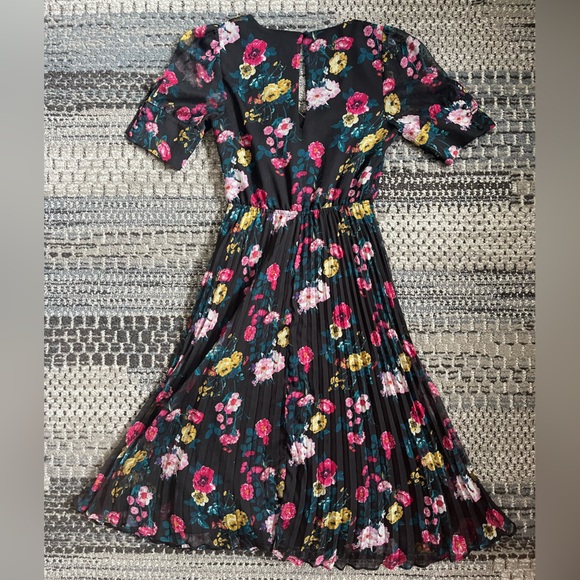 Ali & Jay Black Floral Angels Flight Pleated Surplice Dress Size Small - Picture 7 of 12